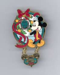20000 - Club 33: Happy Holidays Dangle Series - 2009 - Mickey with Wreath - Disneyland Resort alternate image