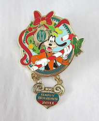 19990 - Club 33: Happy Holidays Dangle Series - 2011 - Goofy with Candy Cane - Disneyland Resort alternate image