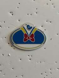 2180 - What's My Name? Badges Mystery Collection - Donald alternate image