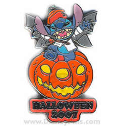 22318 - Halloween 2007 - Stitch with Bat Wings coming out of a Pumpkin - Disney Studio Store Hollywood / Soda Fountain alternate image