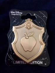 9728 - Hinged Princess Crest - Snow White - Walt Disney Imagineering alternate image