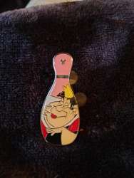 22769 - 2008 Hidden Mickey - Bowling Pin Villains - Queen of Hearts - Disneyland Resort alternate image