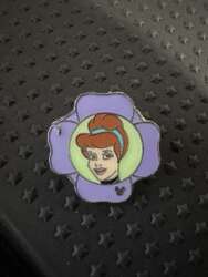 24370 - 2011 Hidden Mickey - Princess Flowers - Cinderella - Walt Disney World alternate image