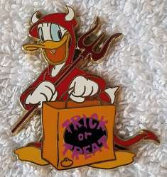 4357 - Cast Lanyard Refresh - Devil Donald Duck w/Trick or Treat Bag - Disneyland Resort Paris alternate image