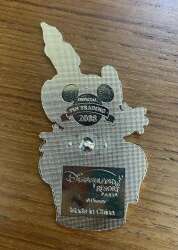 25819 - Happy Birthday - Happy Birthday Stitch Cupcake - Disneyland Resort Paris alternate image