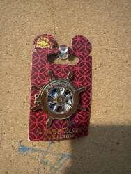Disney Parks Collection - Skeleton at the helm (Hinged) - MLT