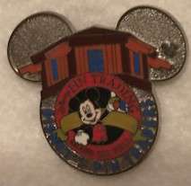 6142 - Pin Trading Around The World Logo Promotion - Pin Traders alternate image