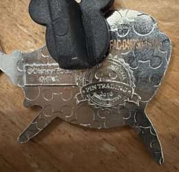 28574 - Finding Nemo 10th Anniversary - Bruce Facing Left alternate image