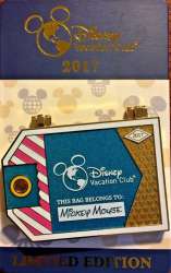21553 - 2017 DVC Luggage Tag Pin - Mickey Mouse and Minnie Mouse on the beach alternate image