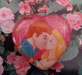 15265 - Mickey & Pals - Royal Kiss - Sleeping Beauty in Dome Heart - Disney Store Japan alternate image