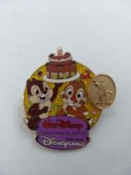 30494 - HKDL Walt Disney Day - Chip, Dale Holding Birthday Cake - Partners Statue - 2010 - Hong Kong Disneyland alternate image