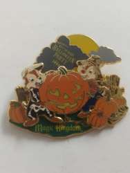 21672 - Mickey's Not So Scary Halloween Party (MNSSHP) 2006 - Chip & Dale with Pumpkin - Walt Disney World alternate image