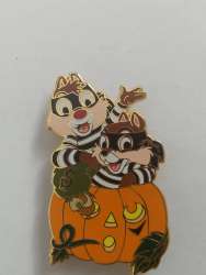 31646 - Jack O’Lantern World of Disney pin set - Chip & Dale Jack-o-lantern Pumpkin - Disney Store US alternate image