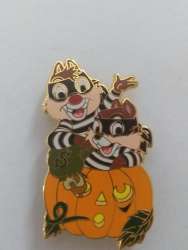 31646 - Jack O’Lantern World of Disney pin set - Chip & Dale Jack-o-lantern Pumpkin - Disney Store US alternate image