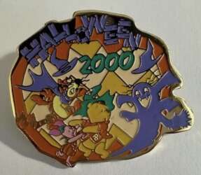 32058 - Halloween 2000 - Winnie the Pooh, Piglet, Tigger facing a ghost - Tokyo Disneyland Resort alternate image