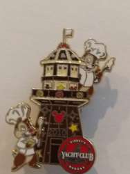 32659 - Gingerbread House Collection 2010 - Yacht Club - Chip and Dale - Walt Disney World alternate image