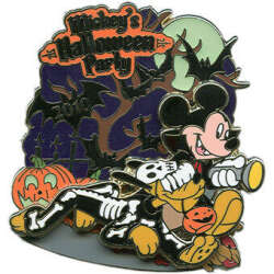 'Mickey's Halloween Party - Mickey and Pluto - DLR'