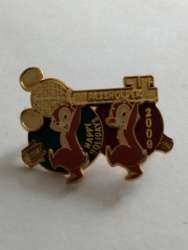 33228 - Christmas 2009 - Happy Holidays - Annual Passholder - Chip and Dale - Walt Disney World alternate image