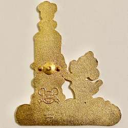 Disney&#039;s Wilderness Lodge - Character Totem Pole - WDW