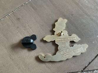 33953 - Expedition: PINS - Mystery Pin Collection - Daisy Duck Skiing - Walt Disney World alternate image