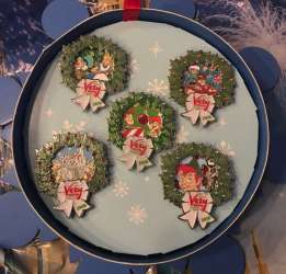 Mickey&#039;s Very Merry Christmas Party (MVMCP) 2018 - Five Pin Boxed Set with One Completer - WDW