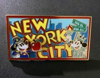 35177 - World Of Disney (NYC) - Police Officer Mickey and Lady Liberty Minnie - Disney Store US alternate image