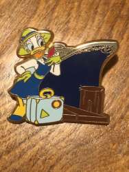Walt Disney World Deluxe Starter Set - Characters at Park Attractions - Daisy with DCL Cruise Ship ONLY - MLT