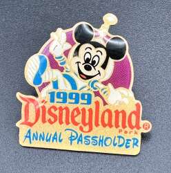 'Annual Passholder - 1999 Disneyland - Spaceman Mickey - DLR'