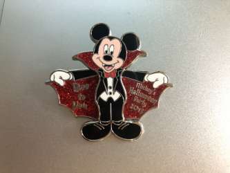 Mickey&#039;s Halloween Party 2013 - Vampire Mickey with Sliding Cape - DLR