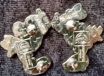 1554 - Mickey Mouse and Minnie Mouse Kissing - Mickey and Minnie Magnet Kiss alternate image