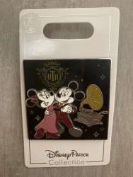 Twilight Zone Tower of Terror - Mickey and Minnie Mouse Dancing - WDW