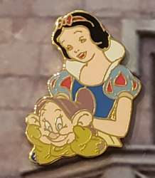 Mickey&#039;s Toontown of Pin Trading - Fantasyland&#039;s Fairest and Foulest Framed Set - Snow White - WDW
