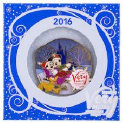 Mickey&#039;s Very Merry Christmas Party (MVMCP) 2016 - Mickey and Minnie on a Sleigh with Pluto - WDW