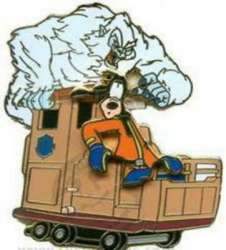 39204 - Gold Card Collection - Expedition Everest - Goofy with Yeti - Walt Disney World alternate image