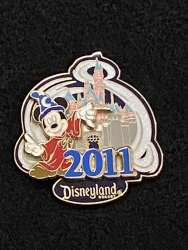 39767 - 2011 Dated Year Pins - Sleeping Beauty Castle - Sorcerer Mickey - Disneyland Resort alternate image