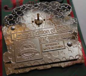 10071 - Happy Holidays 2017 - Chip and Dale alternate image