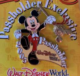 25666 - Passholder Exclusive - 2005 - Mickey Mouse with Key Spinner - Walt Disney World alternate image