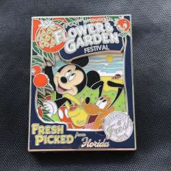 14556 - EPCOT International Flower & Garden Festival 2018 - Mickey and Pluto - Walt Disney World alternate image