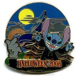 'Haunted Parks 2006 - Stitch at the Sorcerer&#039;s Hat - WDW'