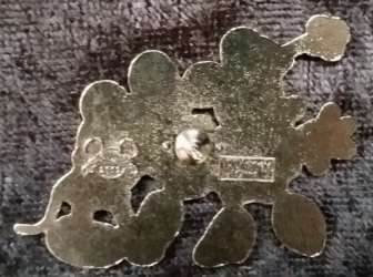 'Mickey Mouse and Minnie Mouse Kissing - Vintage Minnie &amp; Mickey - DLR'