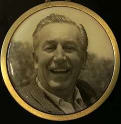 42489 - Walt Disney Day - Disney Family Crest - Hinged - 2015 alternate image