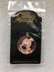 42564 - Christmas 2003 - Mickey Mouse Red Ornament - Disney Auctions alternate image