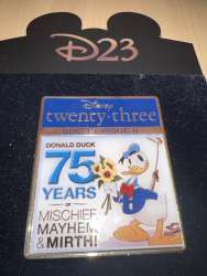 42599 - D23 Magazine Covers - Donald Duck 75th Anniversary Cover (Vol I -- Issue II) - Disney Fan Club alternate image