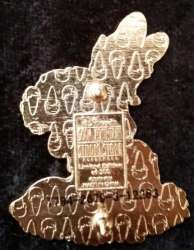 9801 - Pun Pin - Daisy Duck Holding Flowers - Disney Studio Store Hollywood / Soda Fountain alternate image