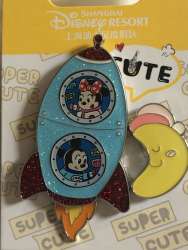 Minnie and Mickey in spaceship with moon