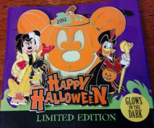 1881 - Halloween - Mickey, Minnie, Pluto and Donald - Disney Store US alternate image