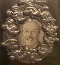 45305 - Walt Disney - Mickey Through the Years Sculpted Frame Portrait alternate image