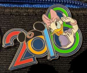 45537 - 2018 Year/Dated Mystery Collection - Daisy Duck alternate image