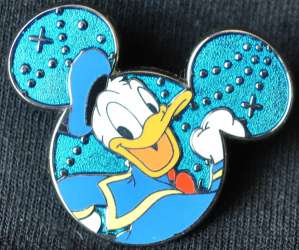 Characters on Mickey Mouse Icon - Mystery Tin Collection - Donald Duck - WDW