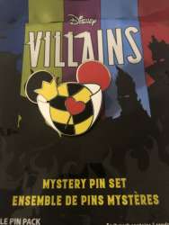 48377 - Disney Villains Mickey Icons Mystery Collection - Queen of Hearts alternate image